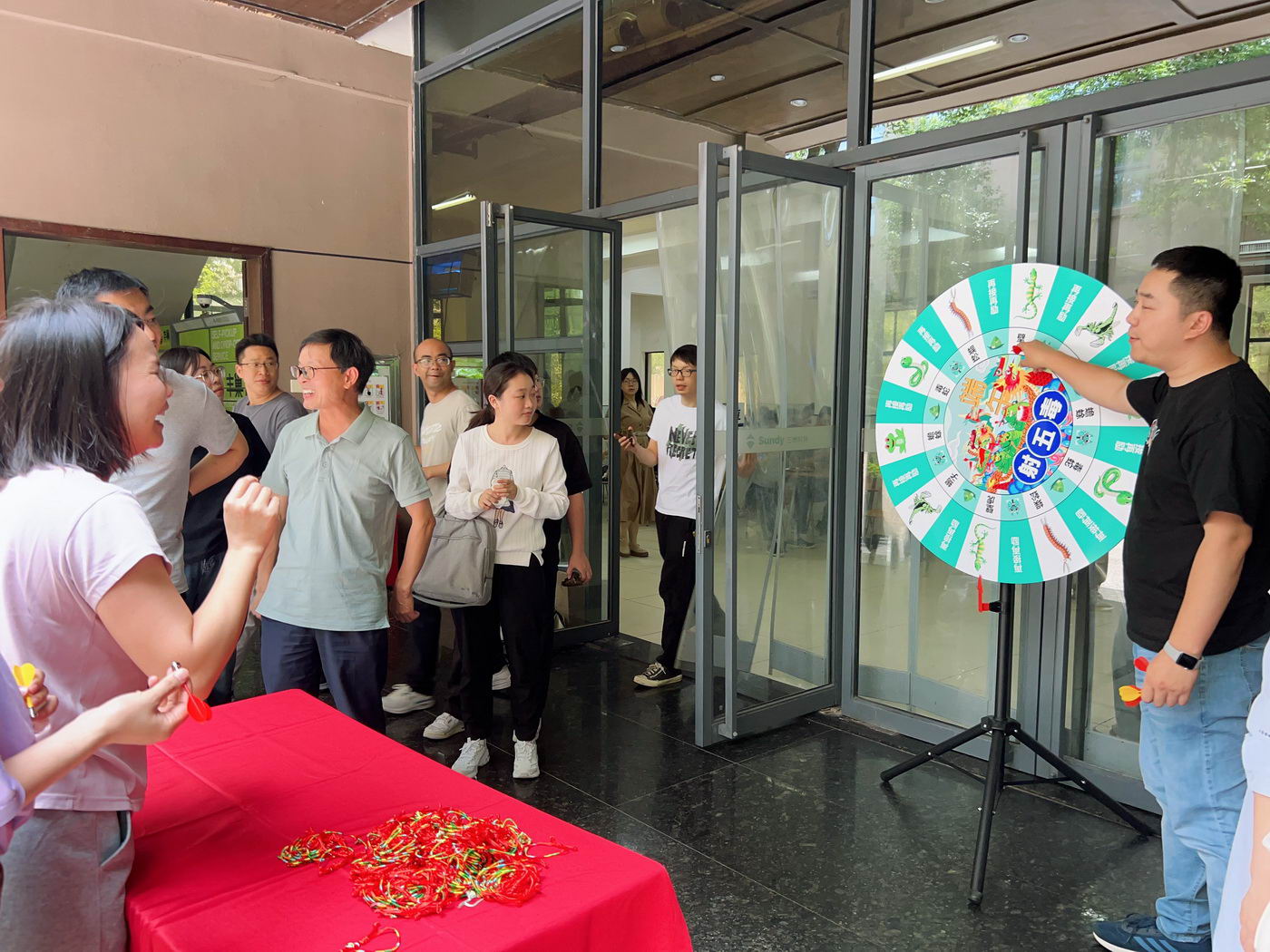 端午飞镖大挑战！靶盘上的五毒大作战，太燃了！